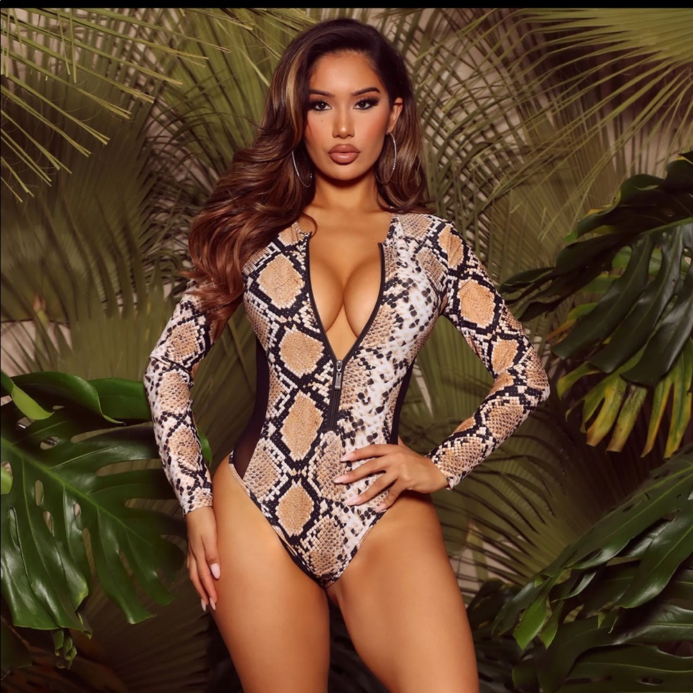 Fashion Nova- Miami Art long sleeve one piece swimsuit - Snake print-L